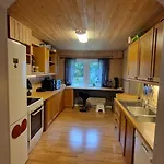 Vakantiehuis Spacious With 3 Bedrooms, 2 Bathrooms And Sauna In 220m2