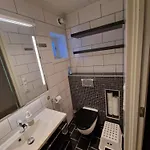 Vakantiehuis Spacious With 3 Bedrooms, 2 Bathrooms And Sauna In 220m2 *