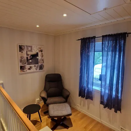 Spacious With 3 Bedrooms, 2 Bathrooms And Sauna In 220m2 Vakantiehuis Vadsø