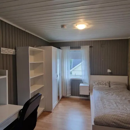 Spacious With 3 Bedrooms, 2 Bathrooms And Sauna In 220m2