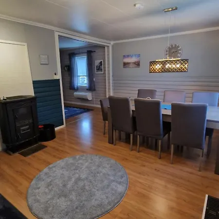 Spacious With 3 Bedrooms, 2 Bathrooms And Sauna In 220m2 Σπίτι διακοπών *