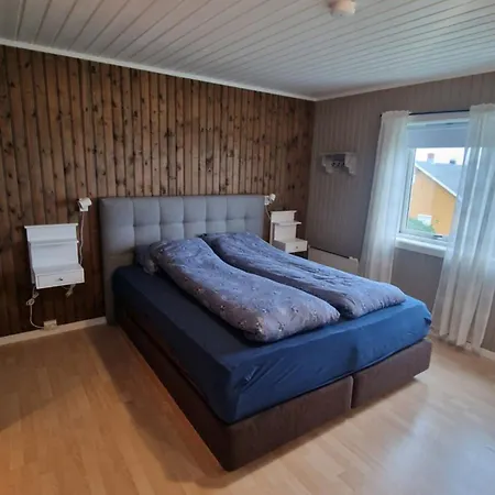 בית נופש Spacious With 3 Bedrooms, 2 Bathrooms And Sauna In 220m2 Vadsø