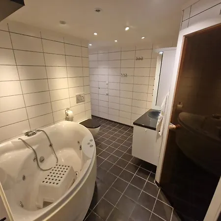 Spacious With 3 Bedrooms, 2 Bathrooms And Sauna In 220m2 Vadsø