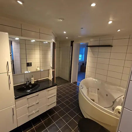 Spacious With 3 Bedrooms, 2 Bathrooms And Sauna In 220m2 בית נופש