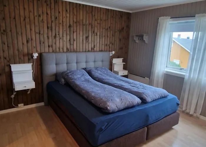 Semesterbostad Spacious With 3 Bedrooms, 2 Bathrooms And Sauna In 220m2 Vadsø