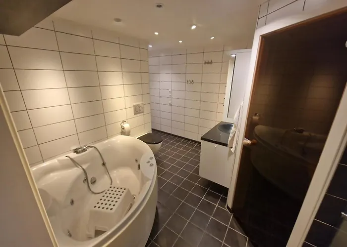 Spacious With 3 Bedrooms, 2 Bathrooms And Sauna In 220m2 Vadsø